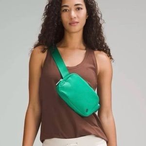 *Rare NWT Everywhere Belt Bag - 1L in Emerald Ice